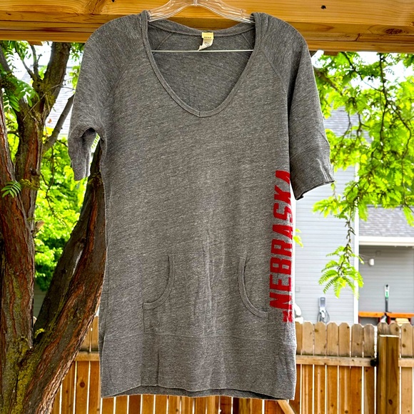 Tops - Nebraska Cornhuskers Huskers Gray Hooded Kangaroo Pocket Jersey Top Large